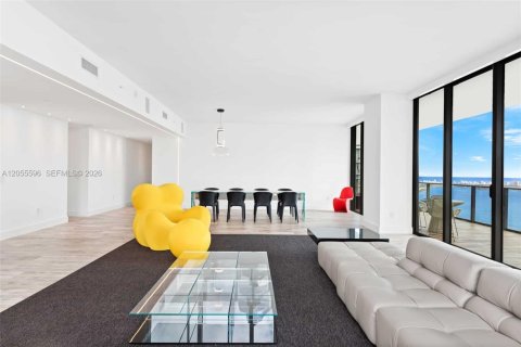 Condo in Miami, Florida, 4 bedrooms  № 2269321 - photo 4