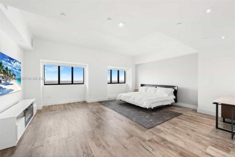 Condo in Miami, Florida, 4 bedrooms  № 2269321 - photo 22