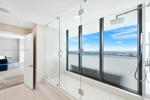 Condo in Miami, Florida, 4 bedrooms  № 2269321 - photo 18