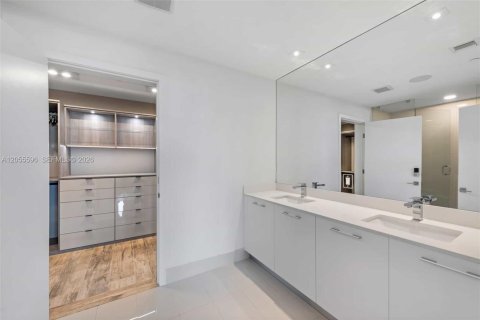 Condo in Miami, Florida, 4 bedrooms  № 2269321 - photo 24