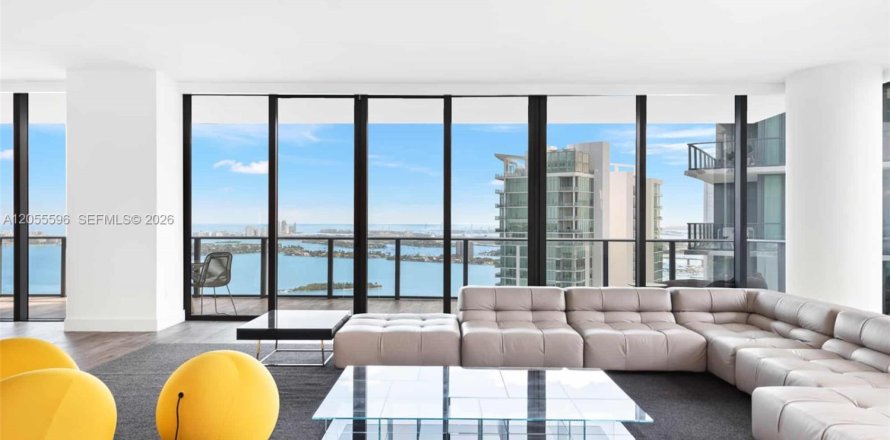 Condo in Miami, Florida, 4 bedrooms  № 2269321