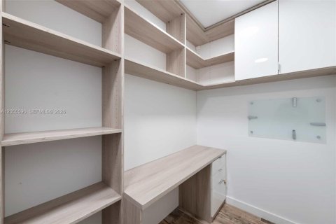 Condo in Miami, Florida, 4 bedrooms  № 2269321 - photo 29