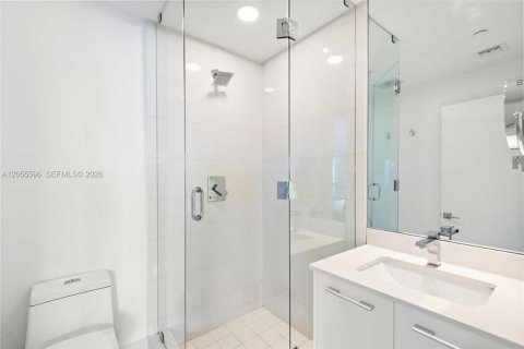 Condo in Miami, Florida, 4 bedrooms  № 2269321 - photo 25