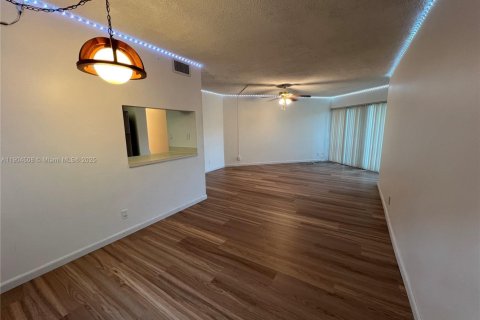 Copropriété à louer à West Palm Beach, Floride: 1 chambre, 72 m2 № 1957123 - photo 1