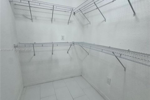 Villa ou maison à louer à Miami, Floride: 3 chambres, 111.48 m2 № 2269547 - photo 6
