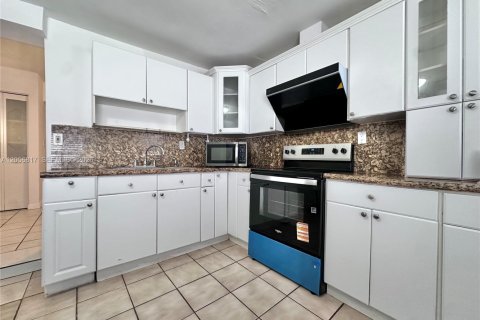 Villa ou maison à Miami, Floride 3 chambres, 111.48 m2 № 2269547