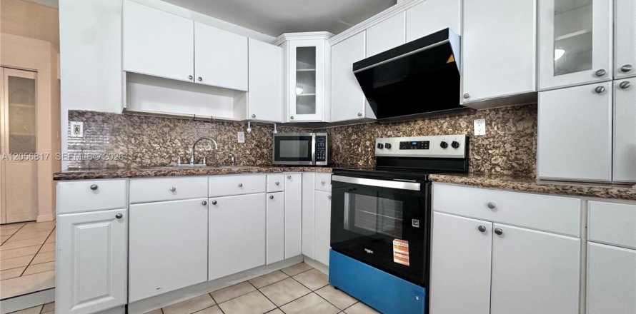 Villa ou maison à Miami, Floride 3 chambres, 111.48 m2 № 2269547