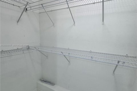 Villa ou maison à louer à Miami, Floride: 3 chambres, 111.48 m2 № 2269547 - photo 7
