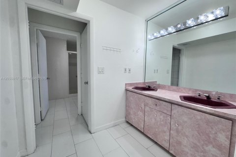 Villa ou maison à louer à Miami, Floride: 3 chambres, 111.48 m2 № 2269547 - photo 8