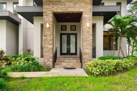 Casa en venta en Tampa, Florida, 5 dormitorios, 517.19 m2 № 2233293 - foto 3