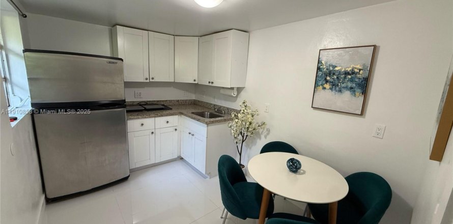 Immobilier commercial à Miami, Floride 1 chambre, 46.45 m2 № 1966025