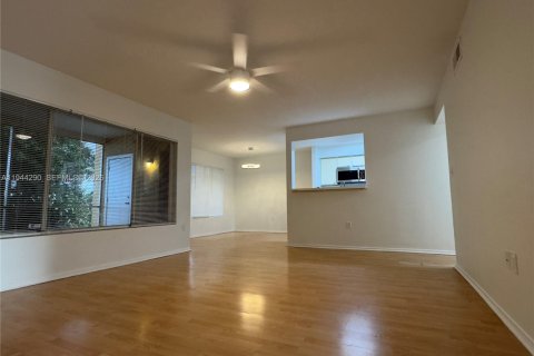 Copropriété à vendre à Oakland Park, Floride: 2 chambres, 116.69 m2 № 2152819 - photo 1