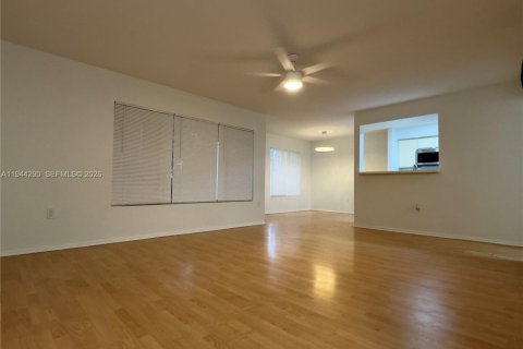 Copropriété à vendre à Oakland Park, Floride: 2 chambres, 116.69 m2 № 2152819 - photo 3