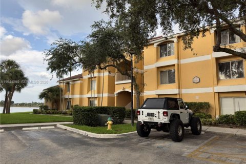 Copropriété à vendre à Oakland Park, Floride: 2 chambres, 116.69 m2 № 2152819 - photo 23