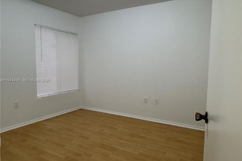 Copropriété à vendre à Oakland Park, Floride: 2 chambres, 116.69 m2 № 2152819 - photo 15