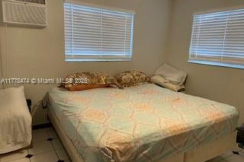 House in Hialeah, Florida 3 bedrooms, 134.71 sq.m. № 1861594 - photo 13