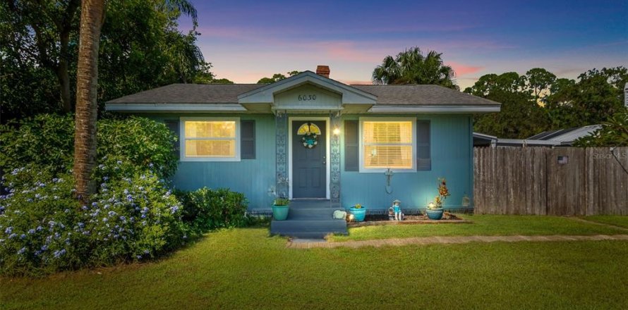 Villa ou maison à Saint Petersburg, Floride 2 chambres, 62.43 m2 № 1380880