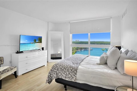 Condo in Sunny Isles Beach, Florida, 3 bedrooms  № 1867534 - photo 12