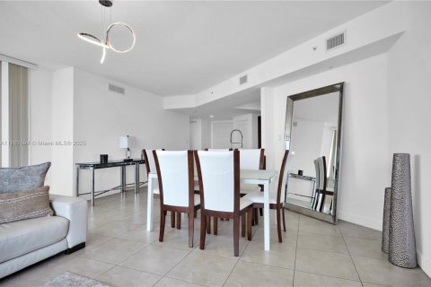 Condo in Sunny Isles Beach, Florida, 3 bedrooms  № 1867534 - photo 10