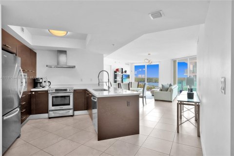 Condo in Sunny Isles Beach, Florida, 3 bedrooms  № 1867534 - photo 1