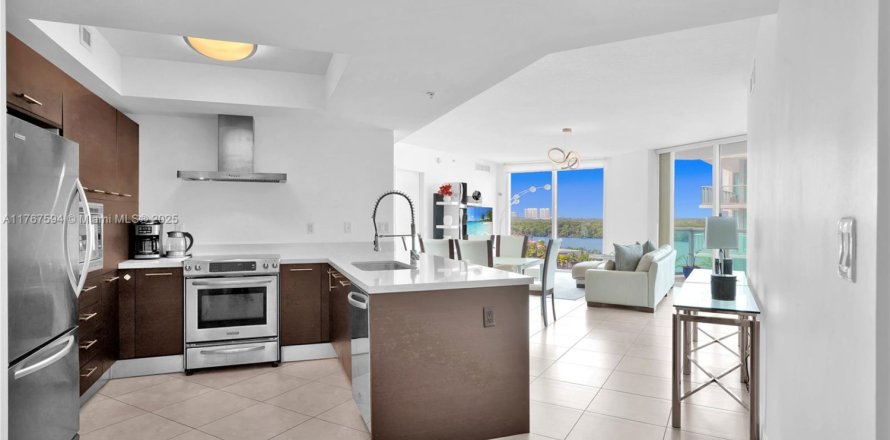 Condo in Sunny Isles Beach, Florida, 3 bedrooms № 1867534