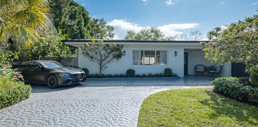 Дом в Пайнкрест, Флорида 5 спален, 279.08м2 № 2048936