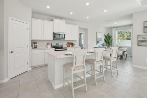 House in Zephyrhills, Florida 4 bedrooms, 259.57 sq.m. № 1876263 - photo 14