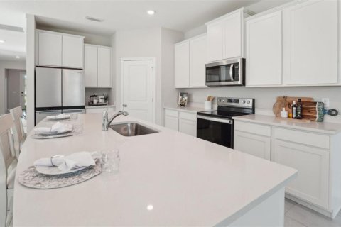 House in Zephyrhills, Florida 4 bedrooms, 259.57 sq.m. № 1876263 - photo 16