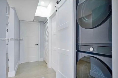 Villa ou maison à vendre à Miami, Floride: 3 chambres, 126.9 m2 № 2057012 - photo 3