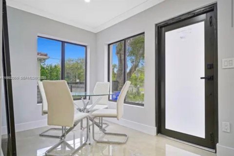 Villa ou maison à vendre à Miami, Floride: 3 chambres, 126.9 m2 № 2057012 - photo 5