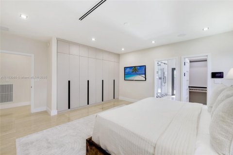 House in Miami Shores, Florida 6 bedrooms, 379.13 sq.m. № 1573224 - photo 10