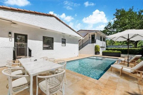 House in Miami Shores, Florida 6 bedrooms, 379.13 sq.m. № 1573224 - photo 26