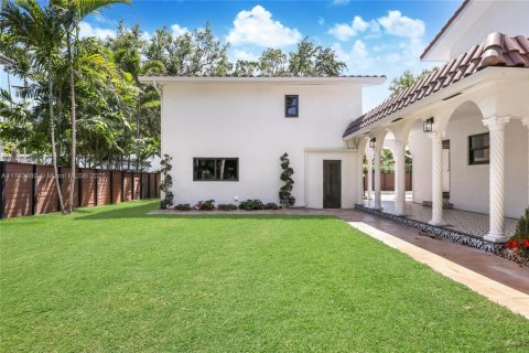 House in Miami Shores, Florida 6 bedrooms, 379.13 sq.m. № 1573224 - photo 27