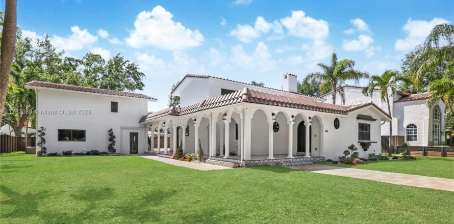 House in Miami Shores, Florida 6 bedrooms, 379.13 sq.m. № 1573224