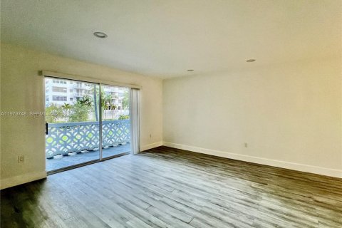 Купить кондоминиум в Норт-Майами, Флорида 2 спальни, 106м2, № 2046132 - фото 5