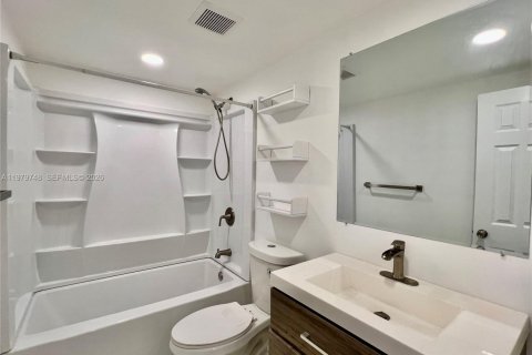 Купить кондоминиум в Норт-Майами, Флорида 2 спальни, 106м2, № 2046132 - фото 13