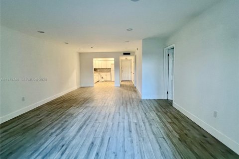 Купить кондоминиум в Норт-Майами, Флорида 2 спальни, 106м2, № 2046132 - фото 6