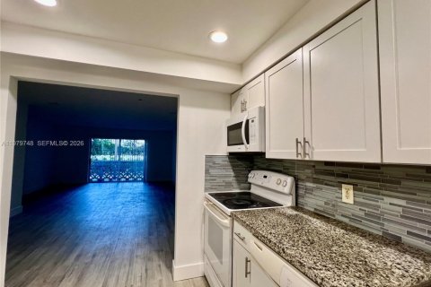 Купить кондоминиум в Норт-Майами, Флорида 2 спальни, 106м2, № 2046132 - фото 4