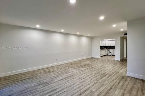 Купить кондоминиум в Норт-Майами, Флорида 2 спальни, 106м2, № 2046132 - фото 2