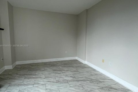 Condo in Aventura, Florida, 1 bedroom № 2246898 - photo 16