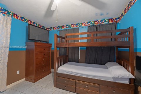 House in Miami Gardens, Florida 3 bedrooms, 150.97 sq.m. № 1945057 - photo 12