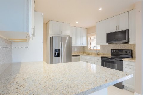 House in Miami Gardens, Florida 3 bedrooms, 150.97 sq.m. № 1945057 - photo 5