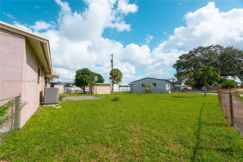 House in Miami Gardens, Florida 3 bedrooms, 150.97 sq.m. № 1945057 - photo 14