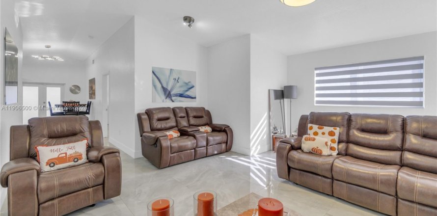 Villa ou maison à Hialeah, Floride 4 chambres, 137.03 m2 № 1957187