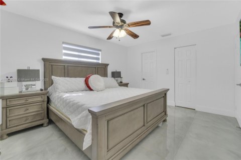 Villa ou maison à louer à Hialeah, Floride: 4 chambres, 137.03 m2 № 1957187 - photo 20