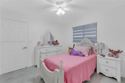 Villa ou maison à louer à Hialeah, Floride: 4 chambres, 137.03 m2 № 1957187 - photo 25