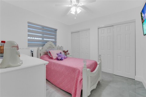 Villa ou maison à louer à Hialeah, Floride: 4 chambres, 137.03 m2 № 1957187 - photo 24