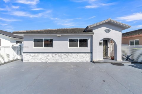 Villa ou maison à louer à Hialeah, Floride: 4 chambres, 137.03 m2 № 1957187 - photo 5