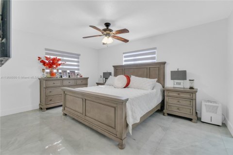 Villa ou maison à louer à Hialeah, Floride: 4 chambres, 137.03 m2 № 1957187 - photo 18
