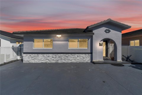 Villa ou maison à louer à Hialeah, Floride: 4 chambres, 137.03 m2 № 1957187 - photo 6